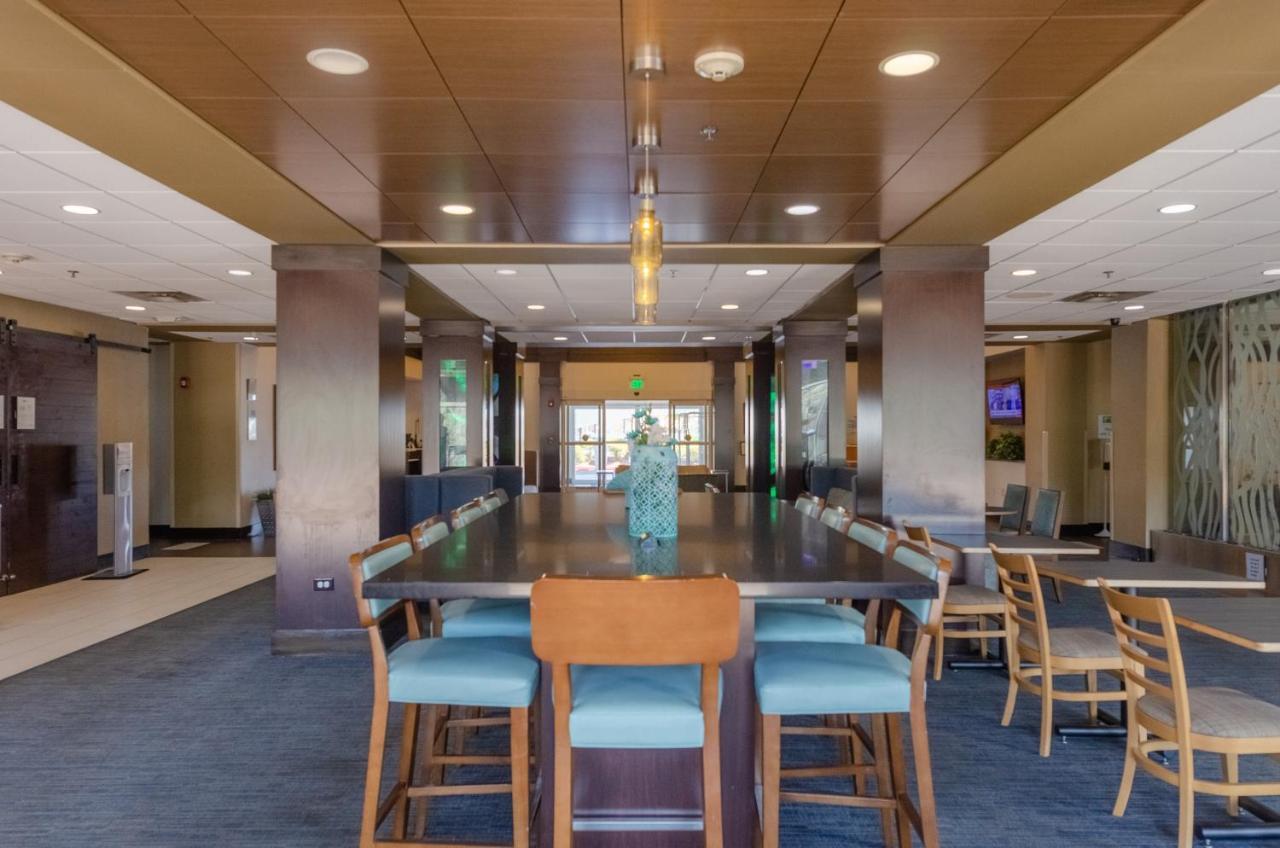 Holiday Inn Express Hotel & Suites Atlanta Airport West - Camp Creek By Ihg Екстер'єр фото